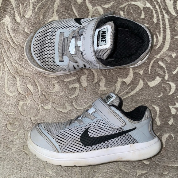 Nike 9c grey sneakers black swoosh - Picture 2 of 5